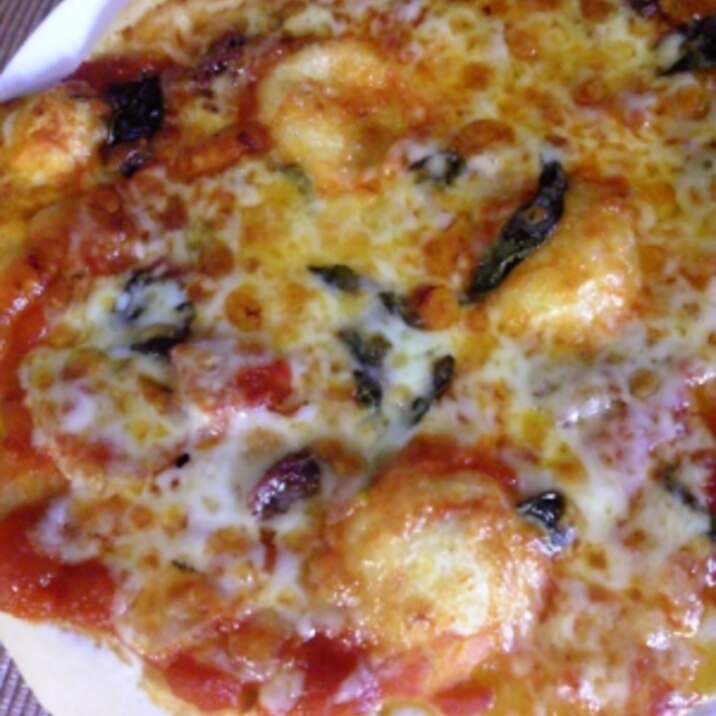 基本のピザ生地とトマトソースでつくるお手軽ピザ